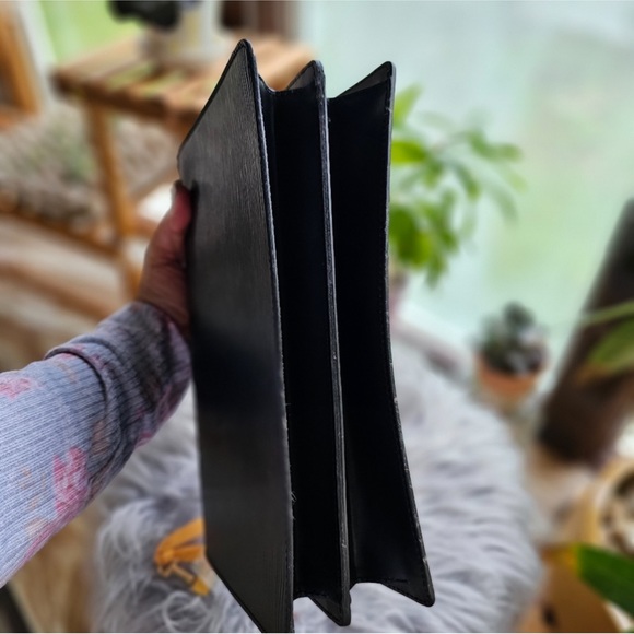 Authentic Louis Vuitton Epi Concorde Handbag - Picture 12 of 13